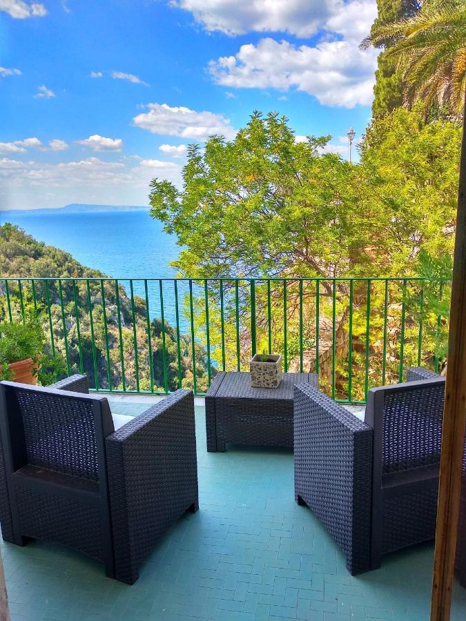 Tweepersoonskamer met Balkon en Uitzicht op Zee