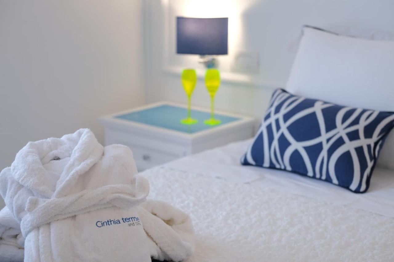 Chambre Double Confort avec Accès au Spa - Vue Latérale sur Mer