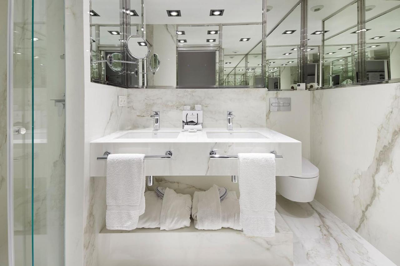 Classic Double or Twin Room City View