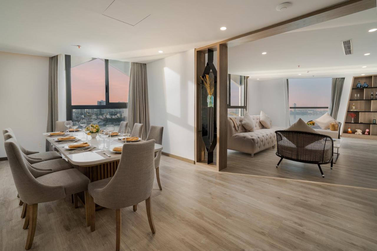 Special Offer -Two Bedroom Riverview Apartment with Kitchen and Bathtub
