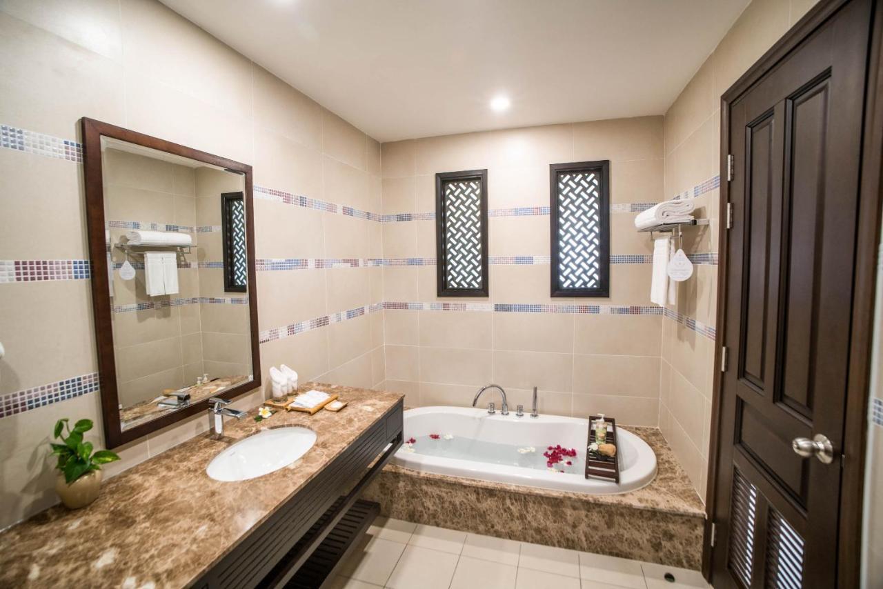 Executive Suite with Balcony - Complimentary Minibar in room