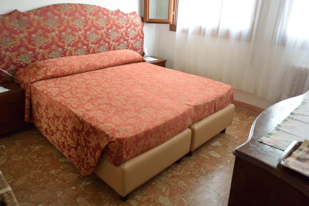 Camera Tripla con Bagno in Comune