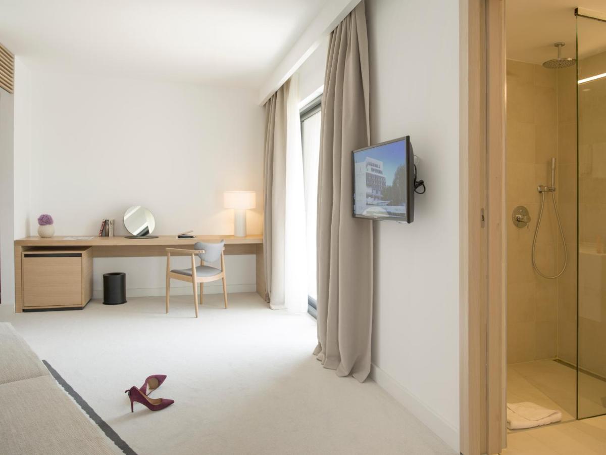 Quarto Duplo Premium com Varanda e Vista do Mar