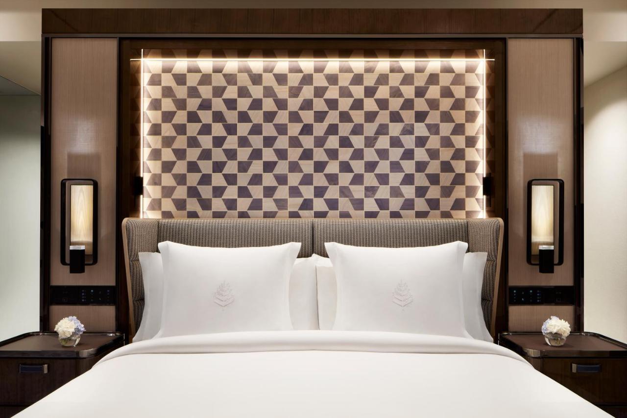 Deluxe Peak-View Room King