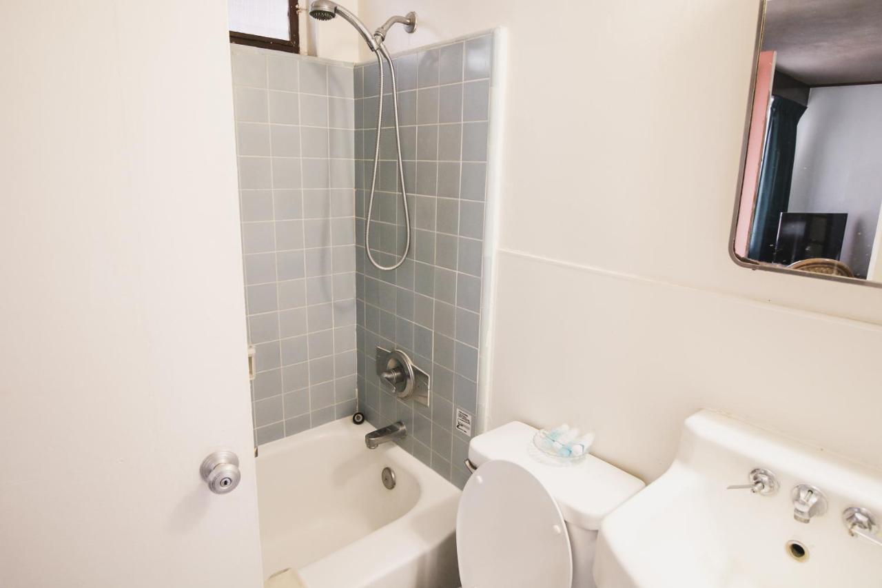 1 Bedroom Suite 2 Queens with Full Kitchen