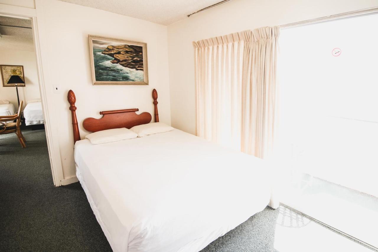 1 Bedroom Suite Queen and 2 Doubles with Full Kitchen