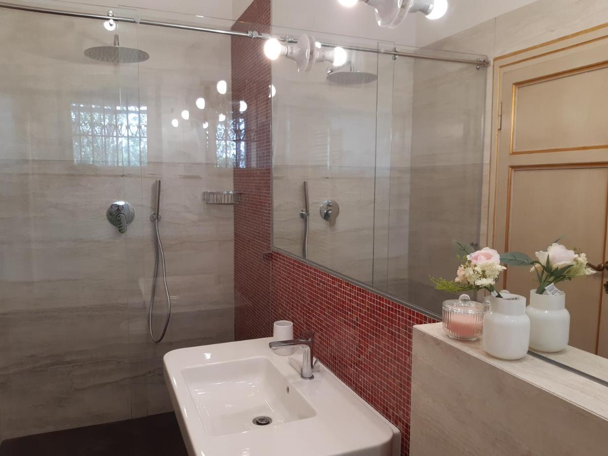 Deluxe Double Room with Extra Bed,1114315638:JPEG