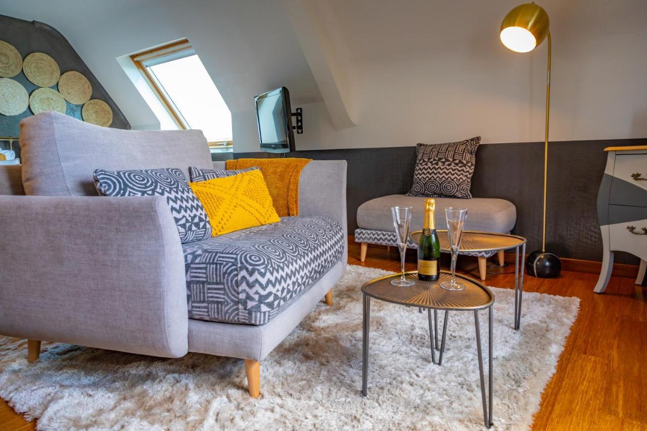 Standard Suite,1114544112:JPEG
