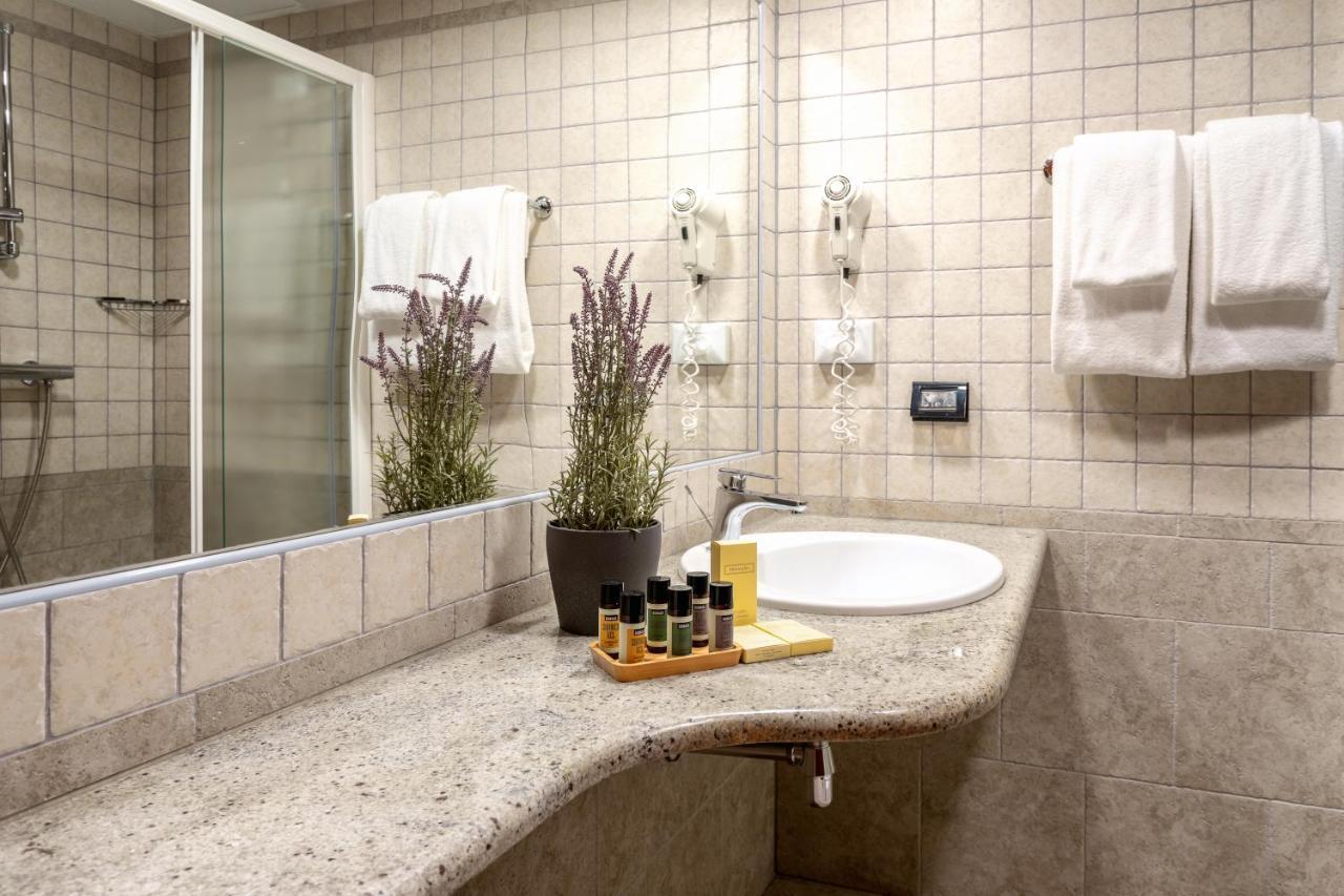 Economy Twin or Double Room,1122187191:JPEG