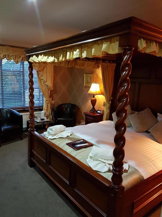 Four Poster Room