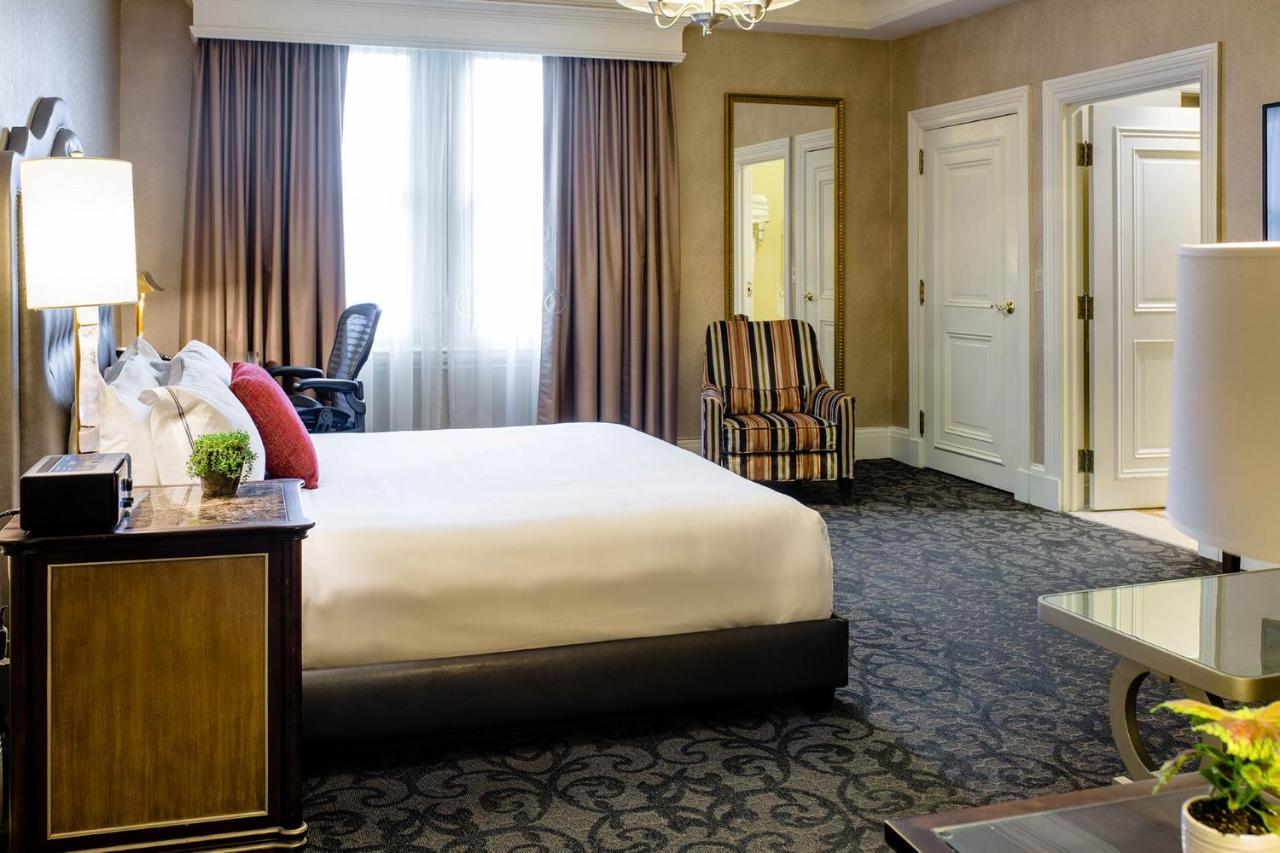 Deluxe Room One King