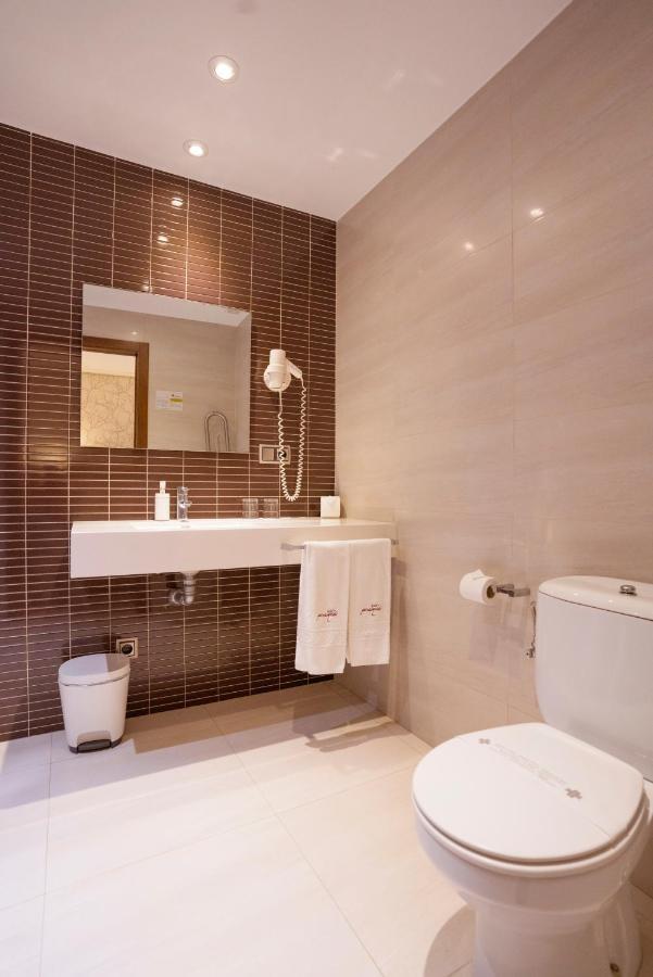Double Room,1356776069:JPEG