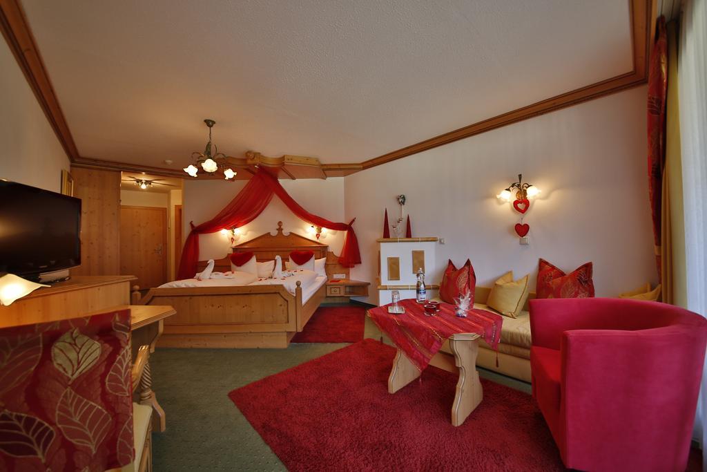 Romantic Double Room,1588167392:JPEG