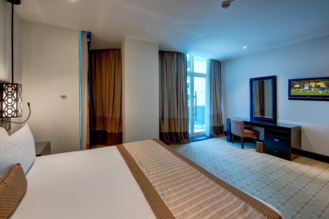 One-Bedroom King Suite with Balcony 2