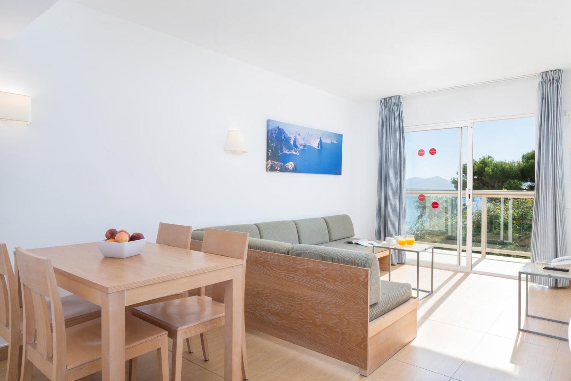 Two-Bedroom Apartment with Sea View,1207484884:JPEG