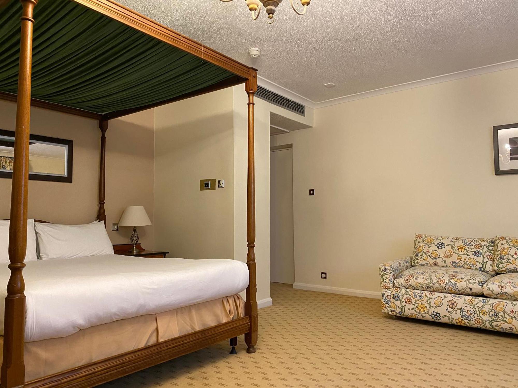 Double Room Four Poster Bed
