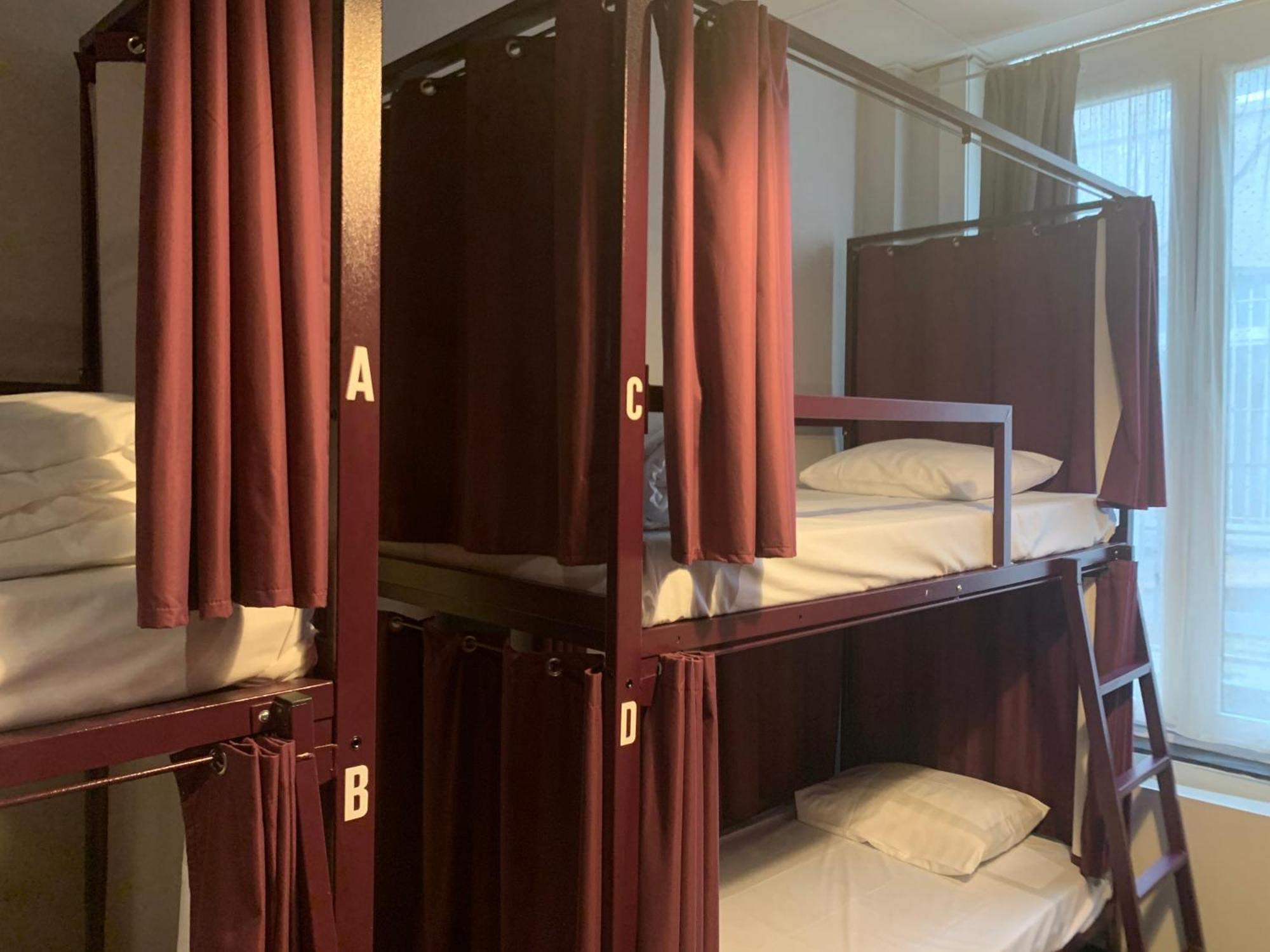 Bed 8-Bed Mixed Dorm Ensuite