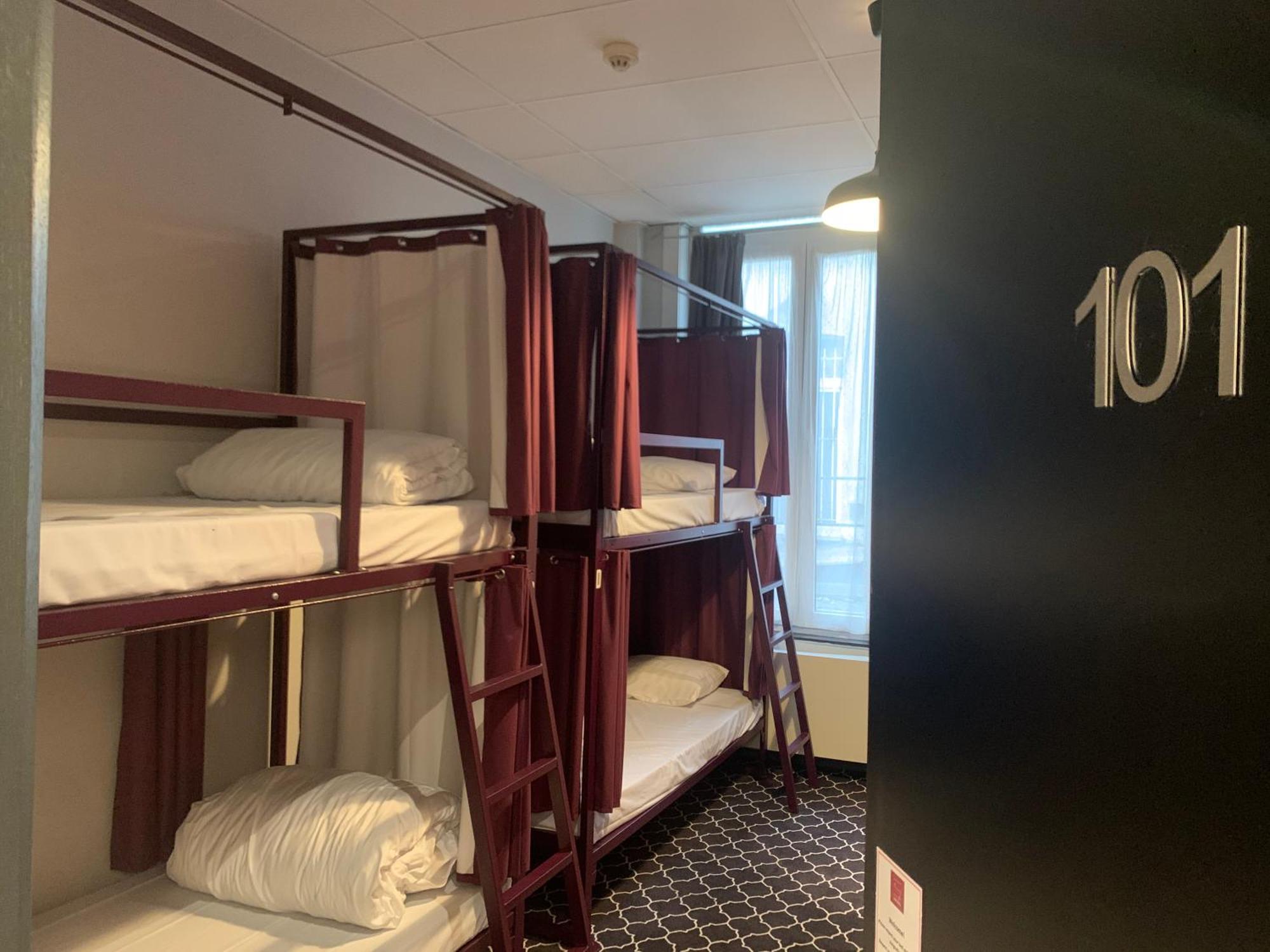 Bed 4-Bed Mixed Dorm Ensuite