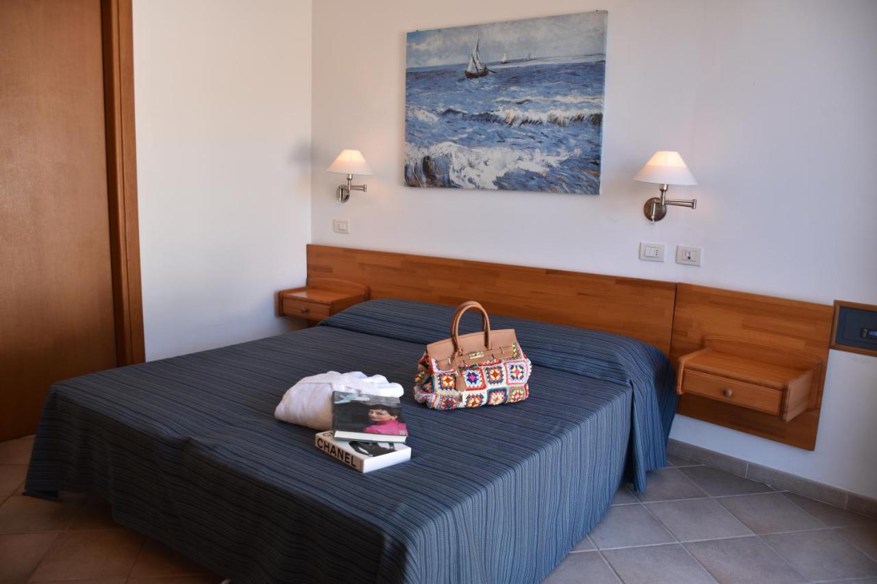 Deluxe Suite with Sea View,1211544379:JPEG