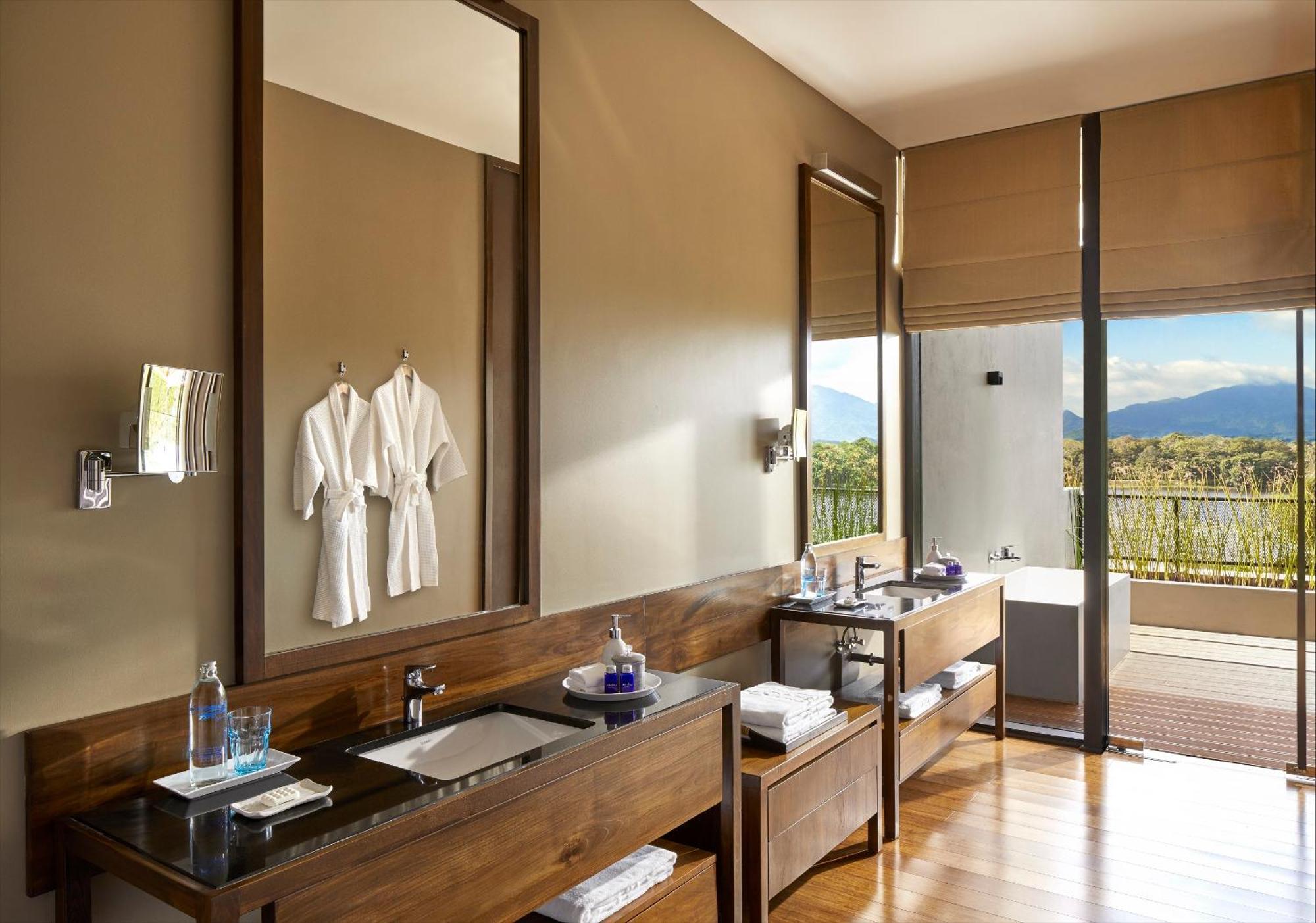 Suite at Lu Lin restaurant & the Canopy Bar