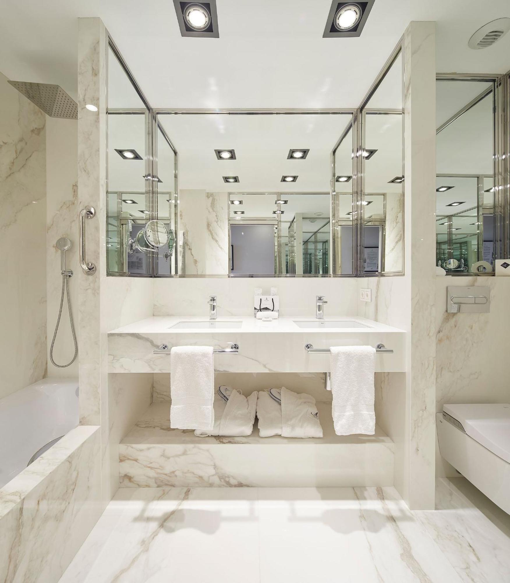 Classic Double or Twin Room Sea View