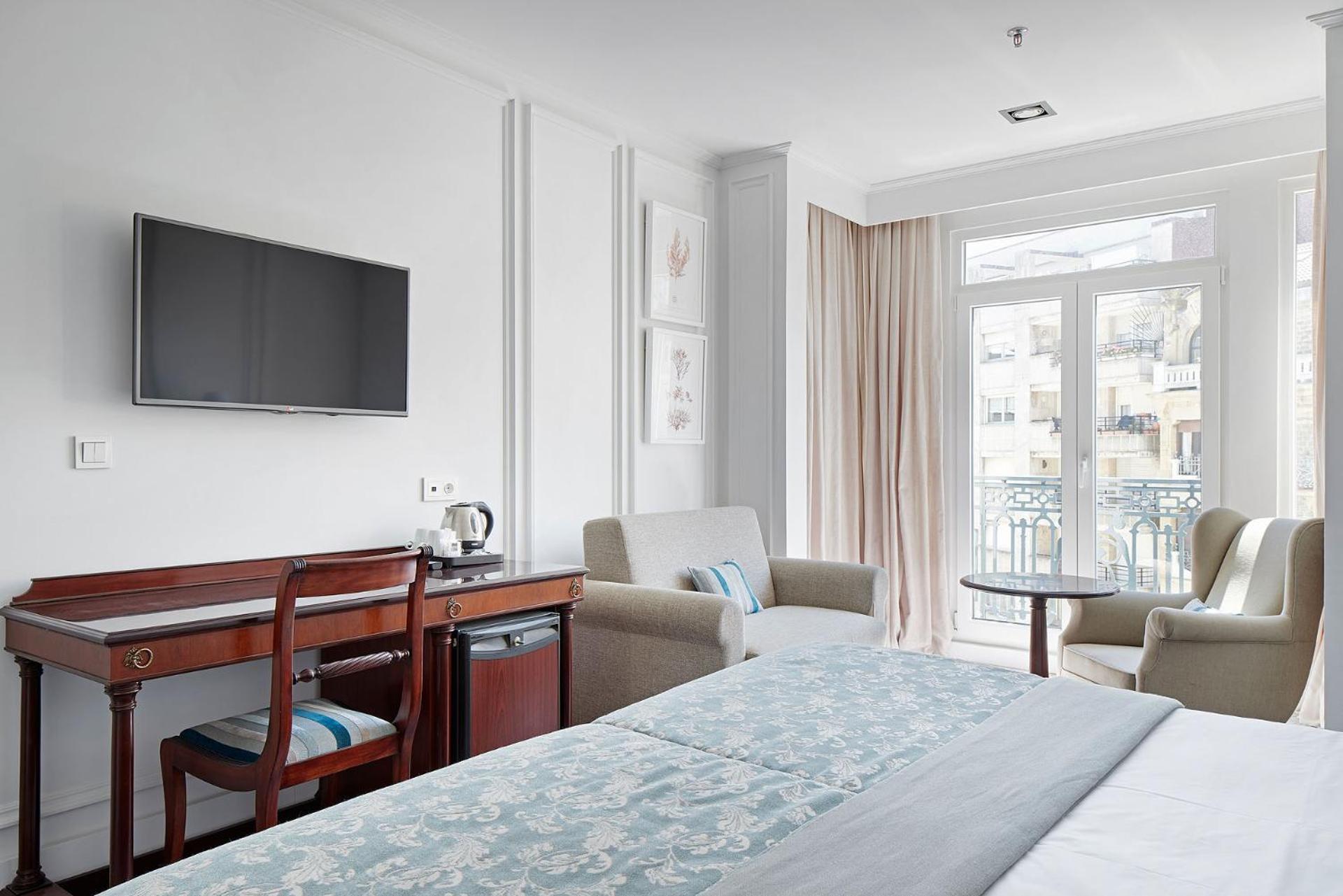 Classic Double or Twin Room City View