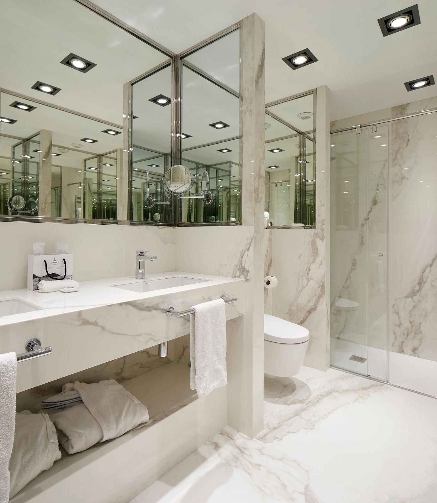 Classic Double or Twin Room City View