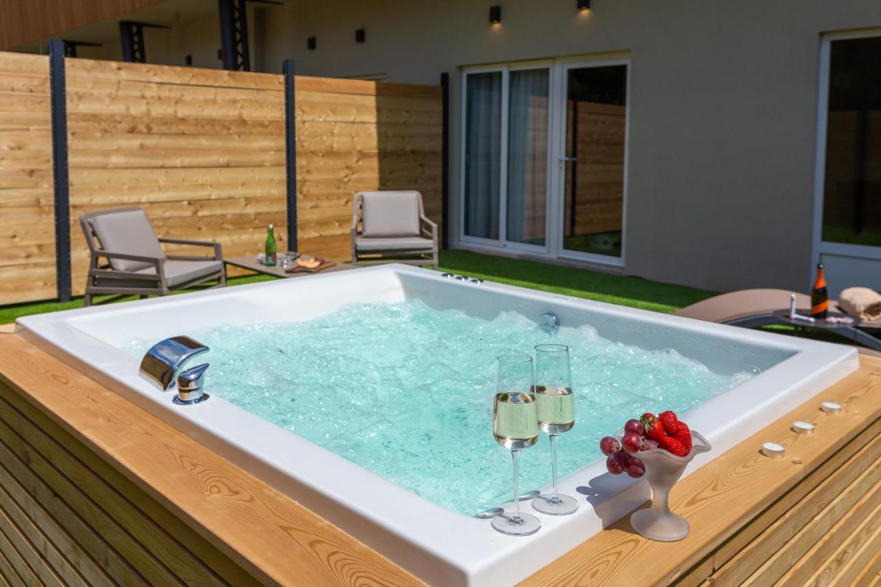 Suite Private Garden & Hot Tub