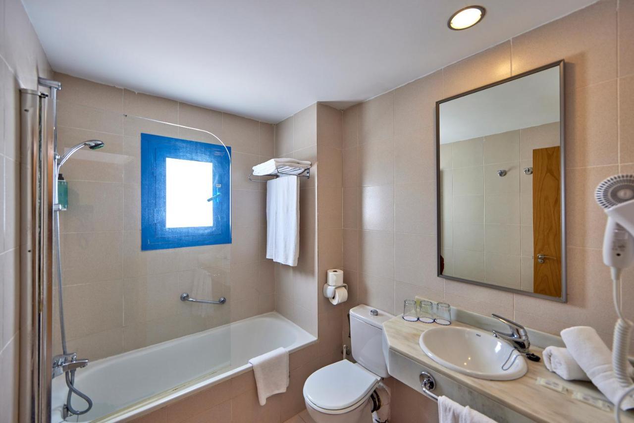 Quadruple Room (2 Adults + 2 Children),1257951640:JPEG