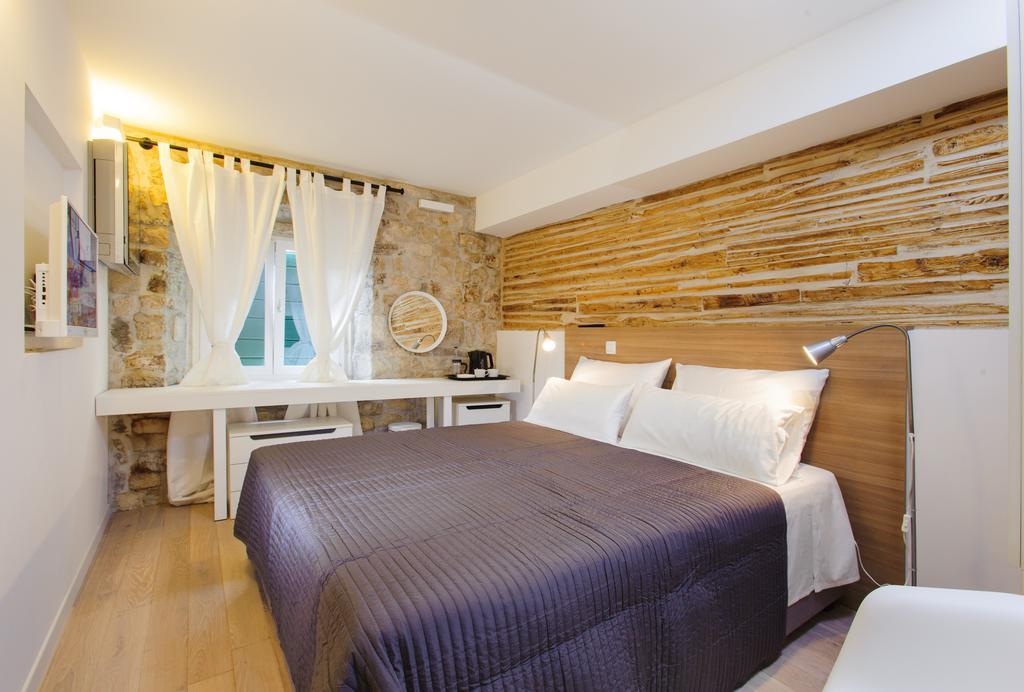 Standard Double Room with Street View,714000466:JPEG