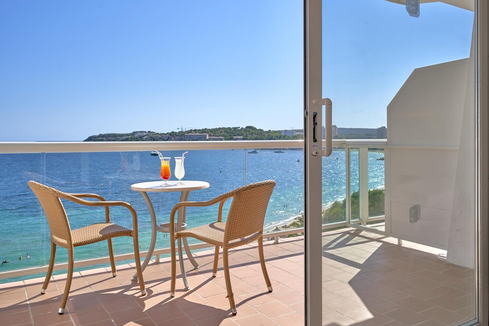 Camera Tripla con Vista Mare e Accesso Spa