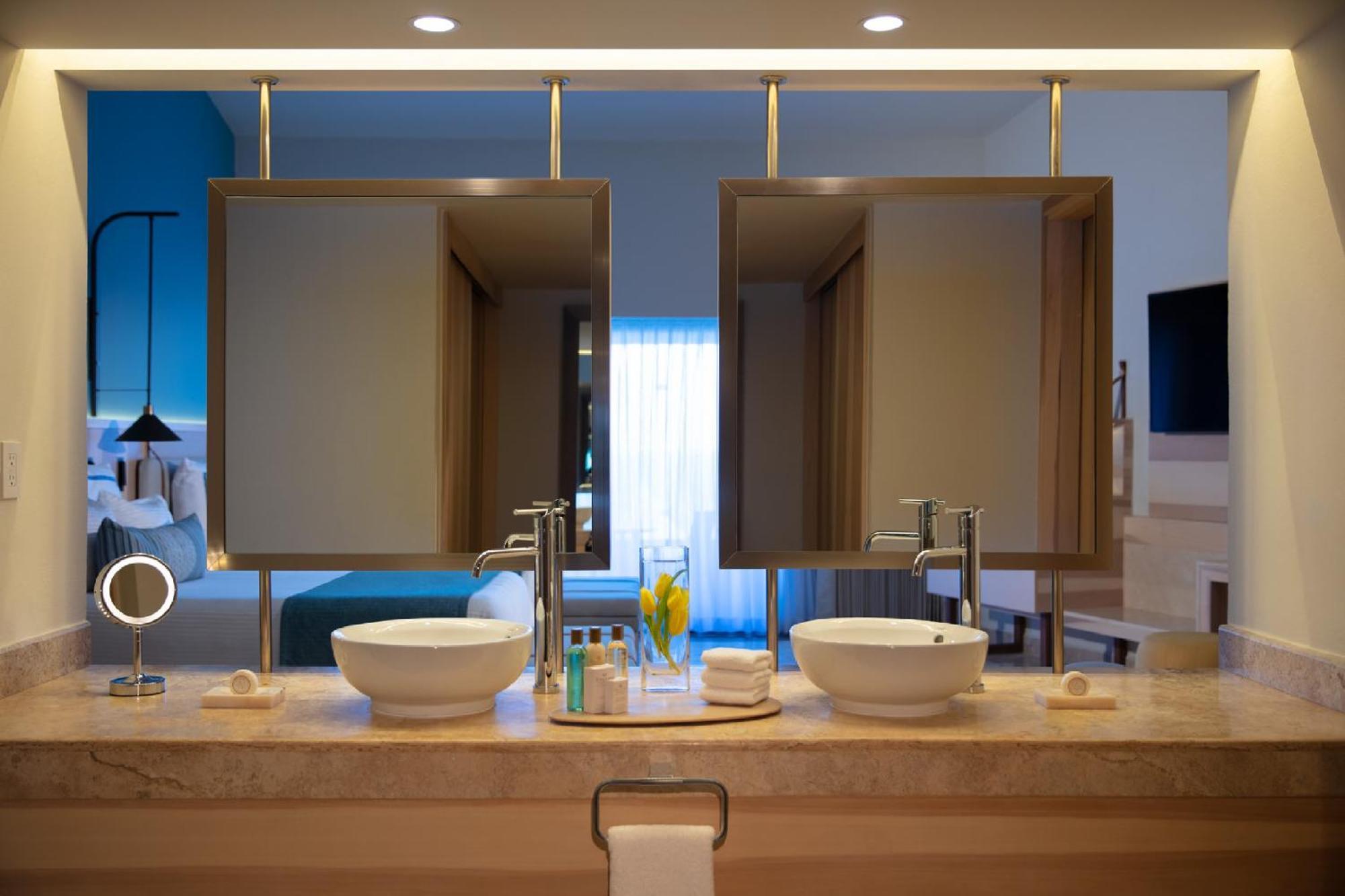 Suite Principal Preferred Club frente al mar con bañera de hidromasaje (MSKPO)