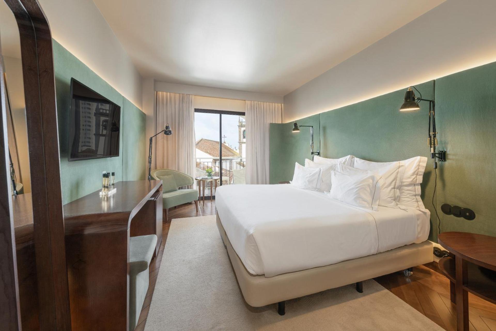 Double or Twin Room with City View
