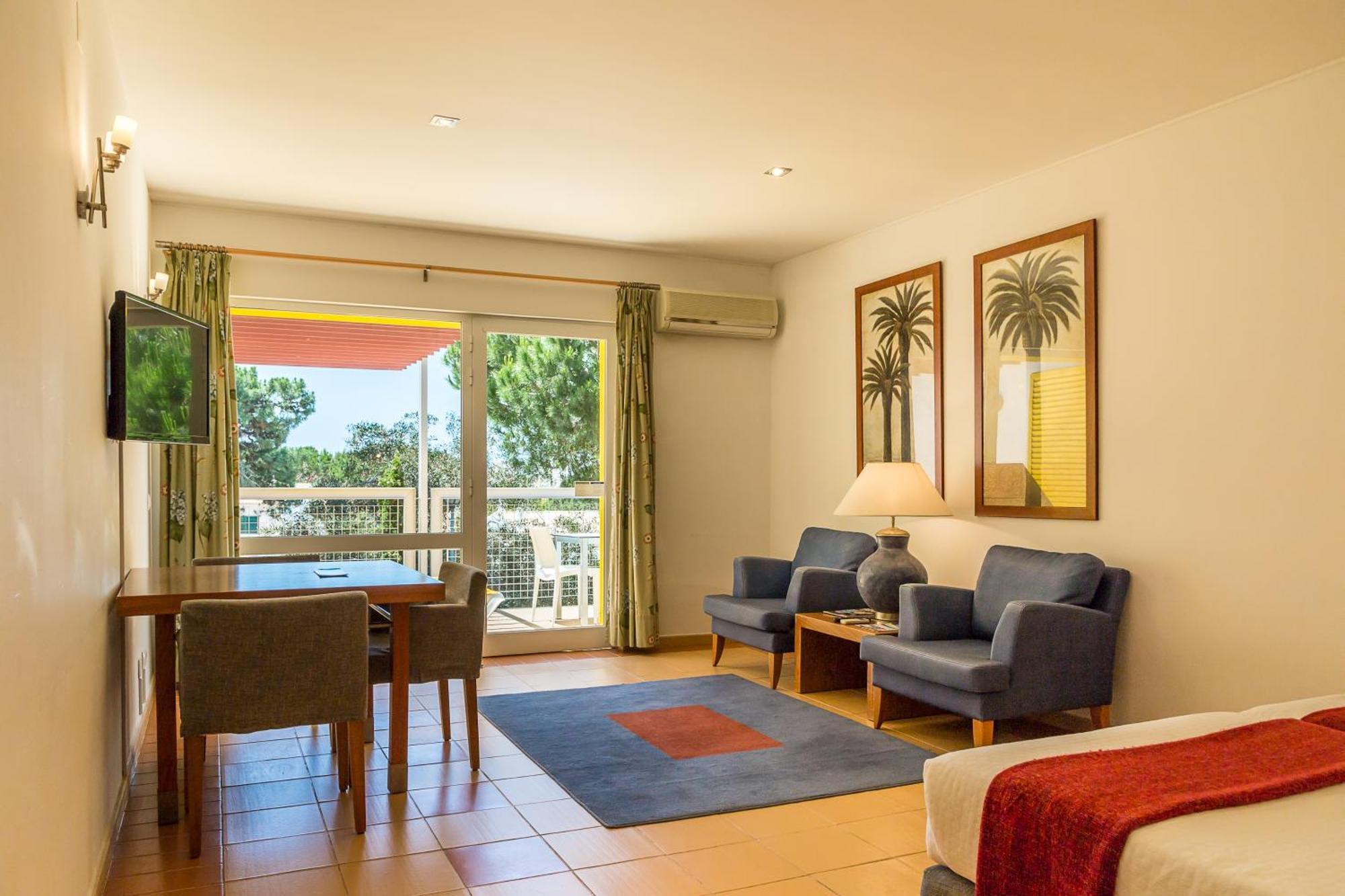 Studio Apartment with Pool View