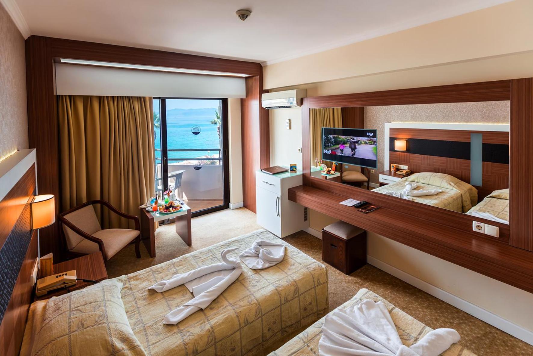 Tweepersoonskamer met 1 of 2 Bedden en Uitzicht op Zee