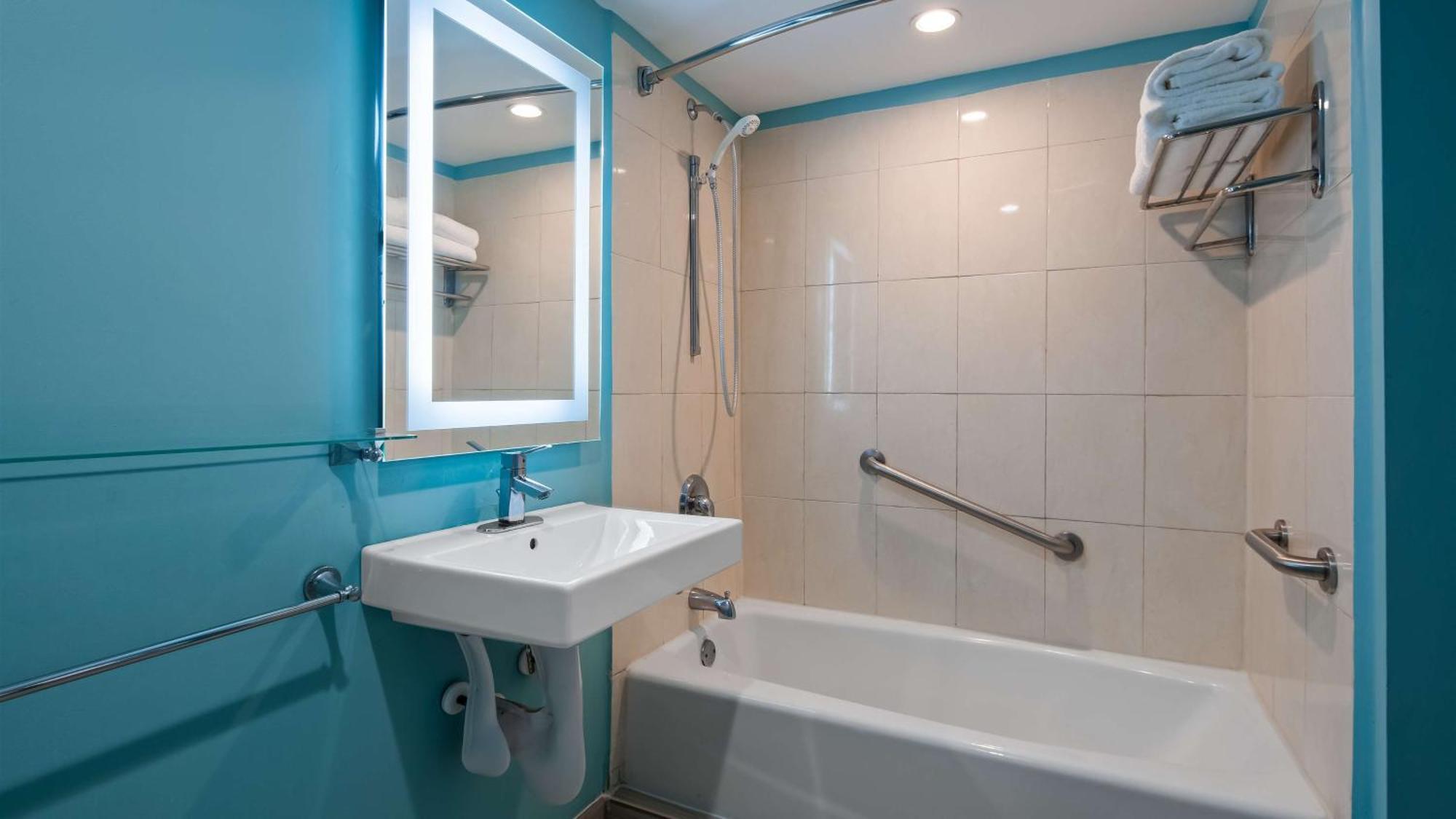 Queen Room with Two Queen Beds - Disability Access,1276146766:JPEG