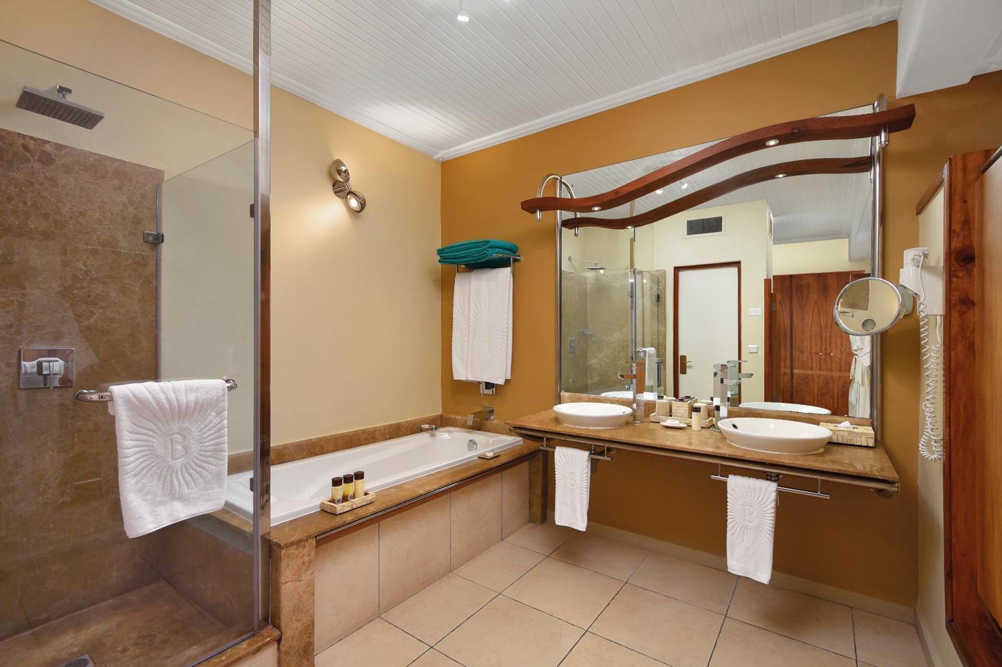 Tropical Room Ground Floor  - Honeymooners Only