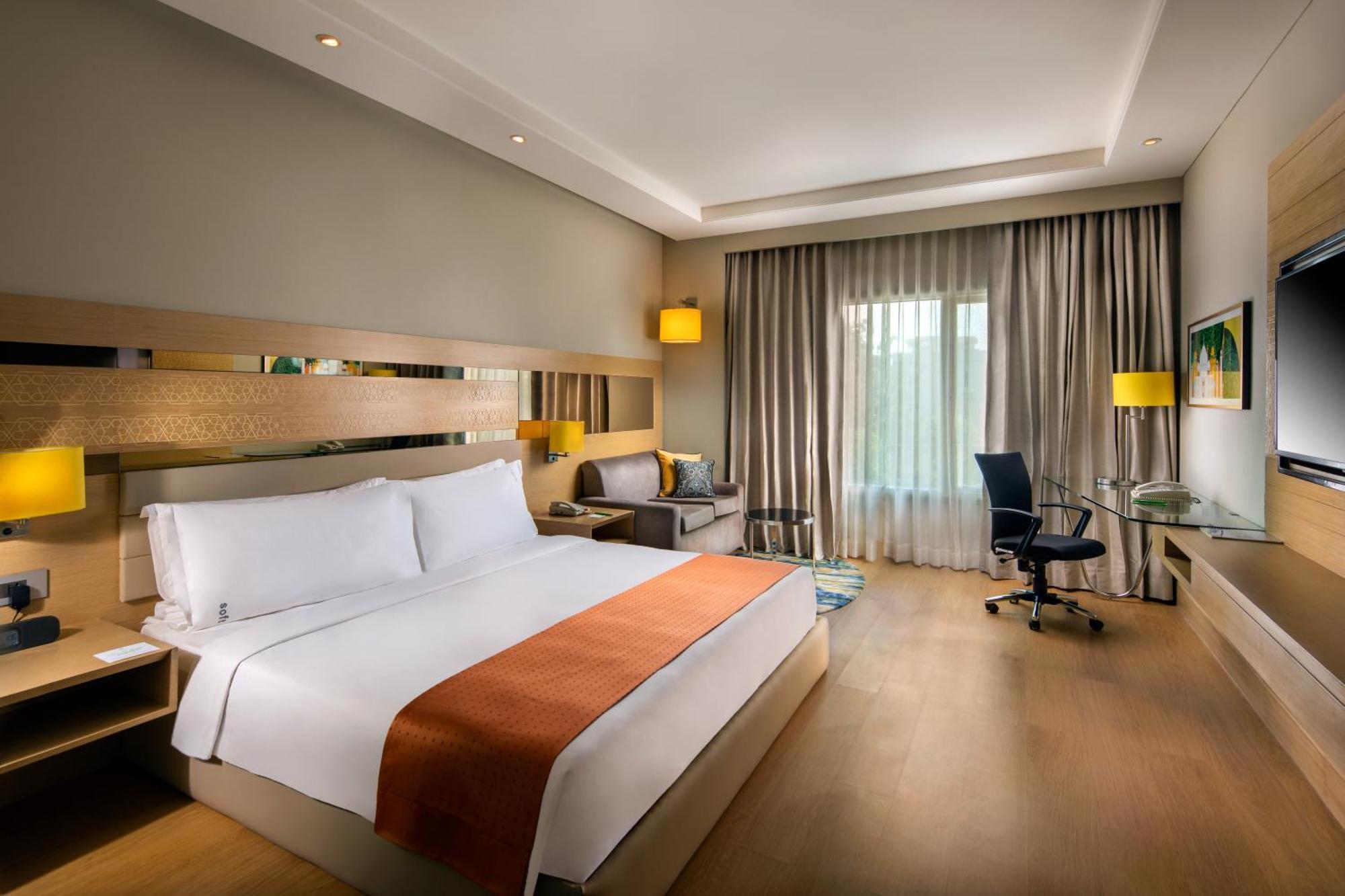 Premium King Room - Disability Access with 15% off on F&B | 20% off on laundry | Happy Hours (1+1) from 12 noon to 8 pm