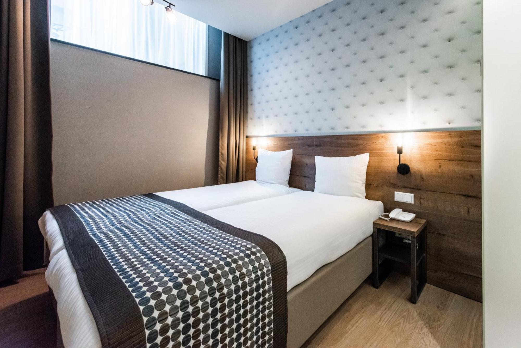 Semi Souterrain Twin Room
