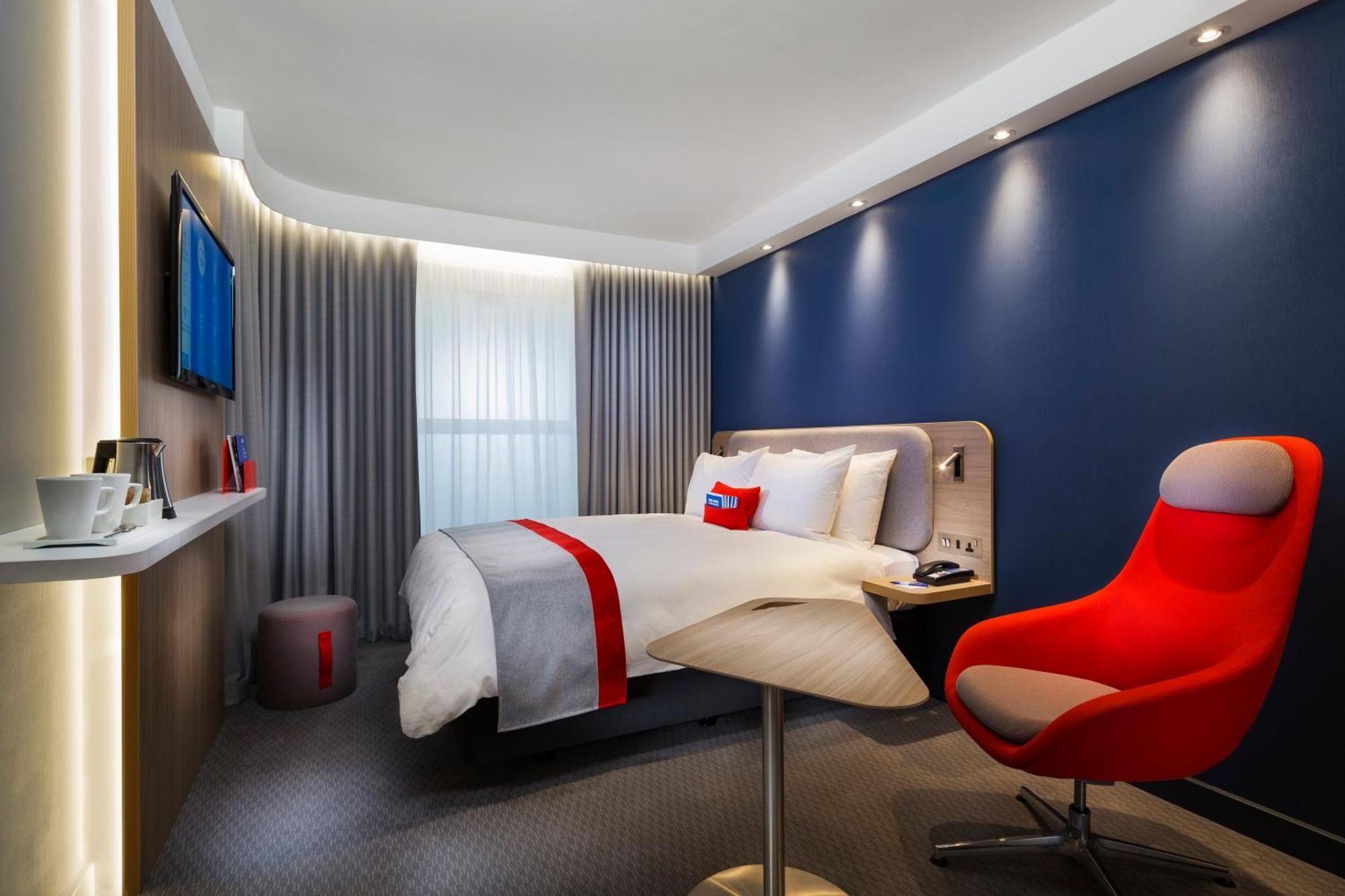 Standard Queen Room