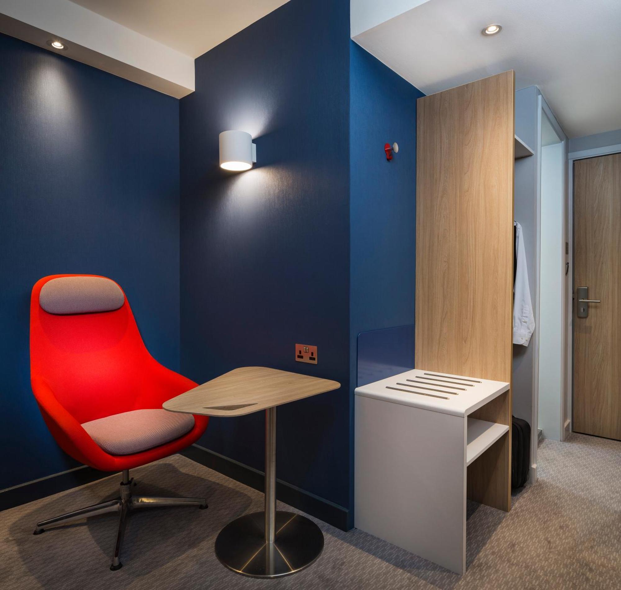 Standard Queen Room