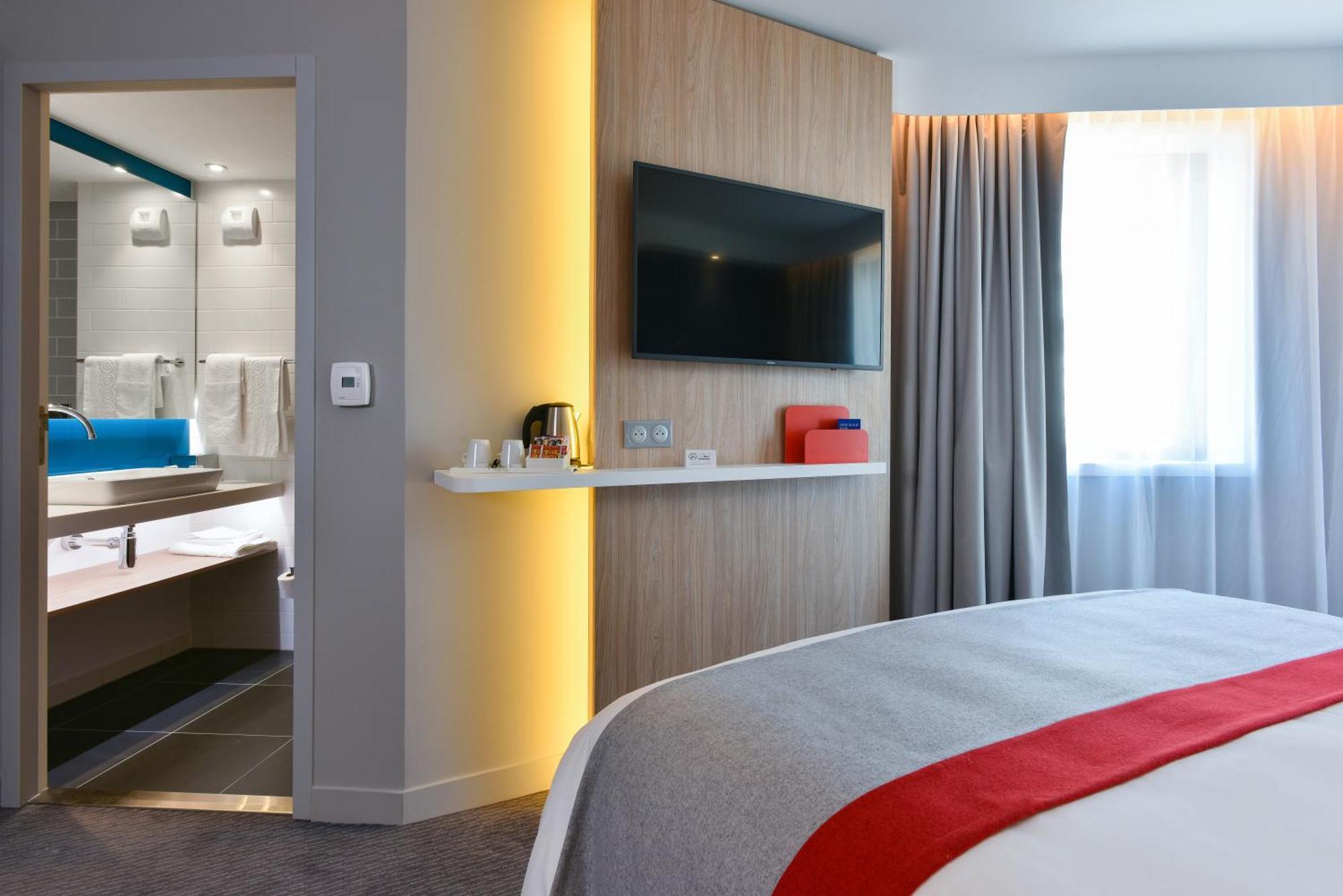 Standard Queen Room