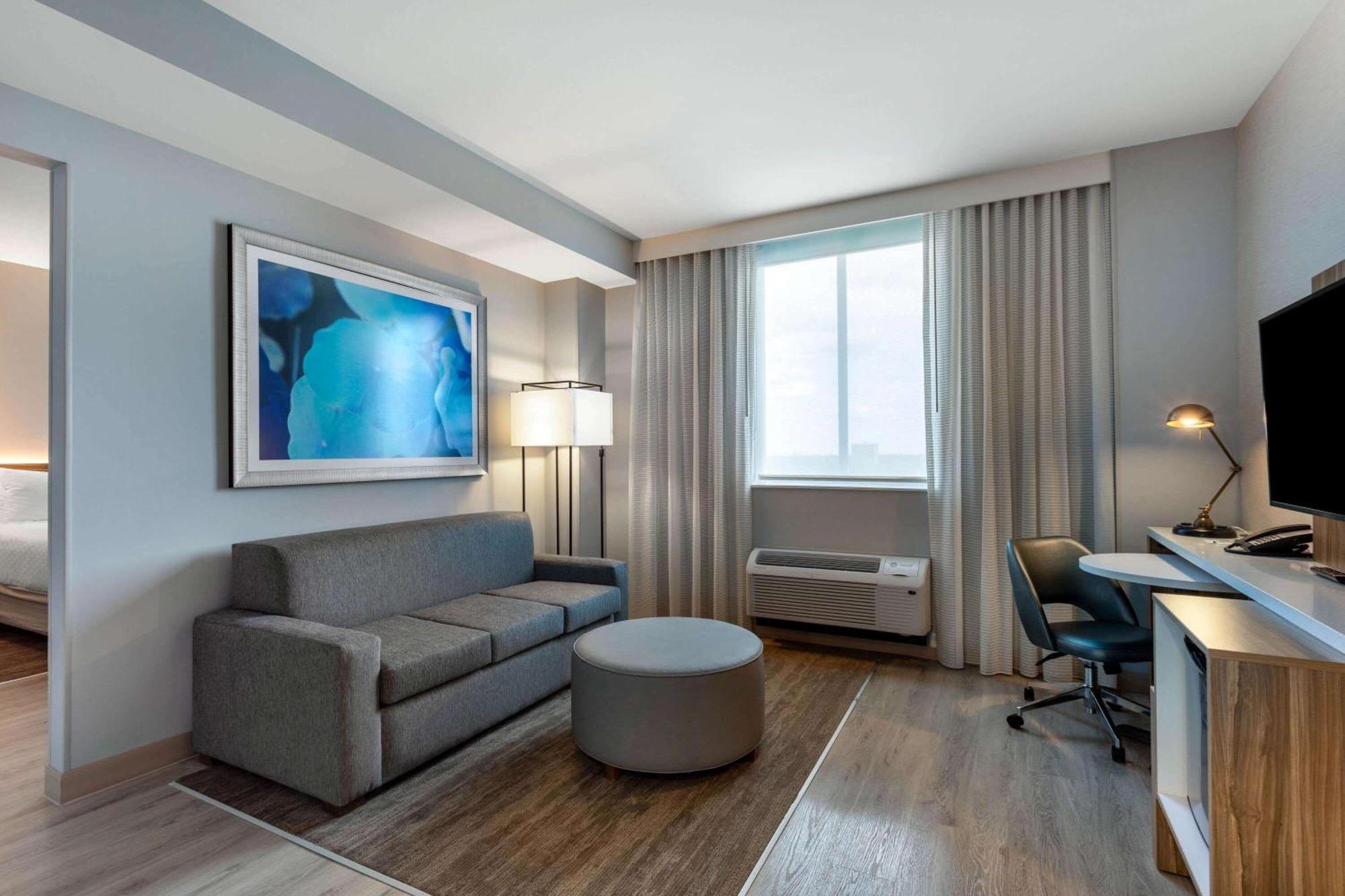 One-Bedroom King Suite Non-Smoking