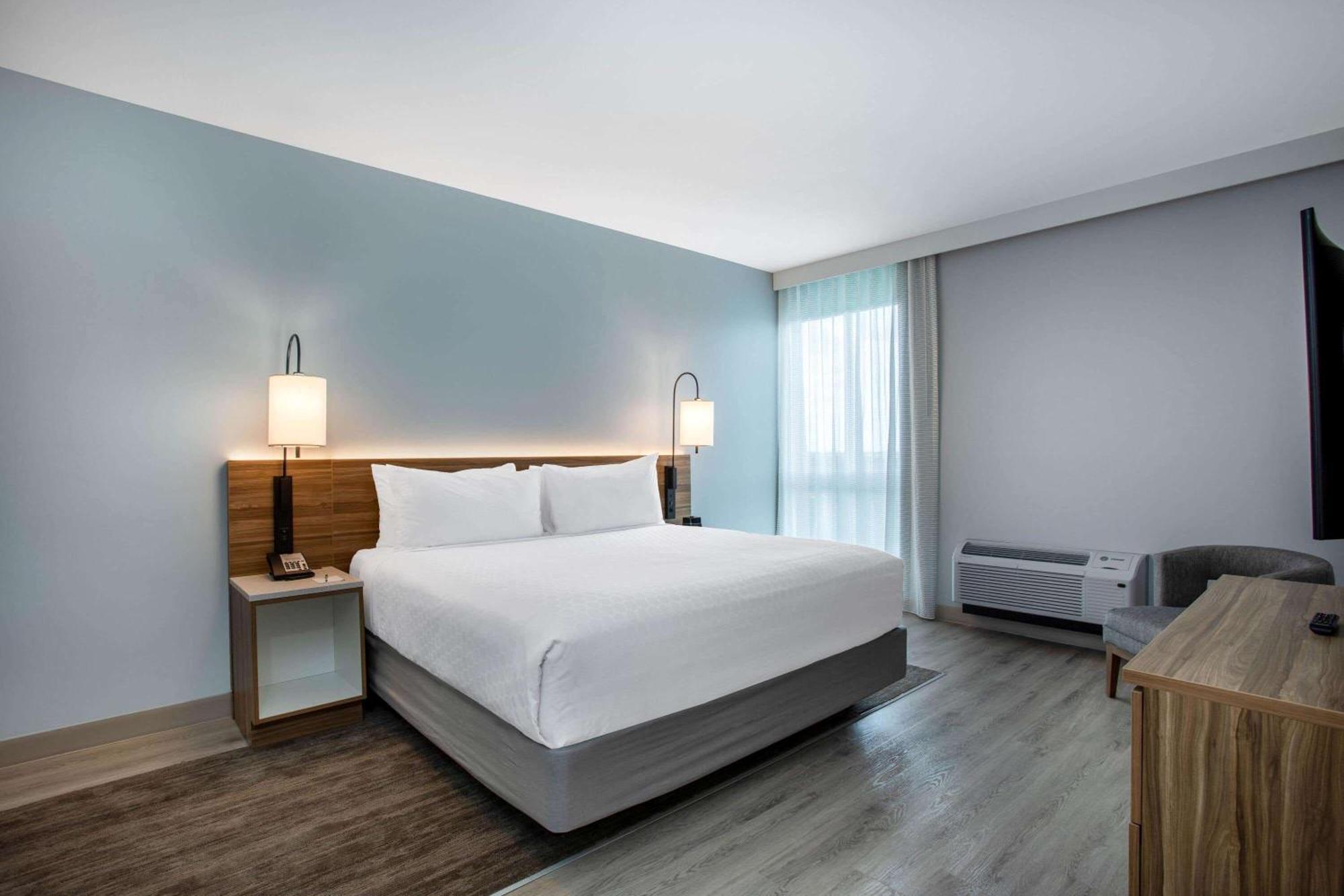 One-Bedroom King Suite Non-Smoking