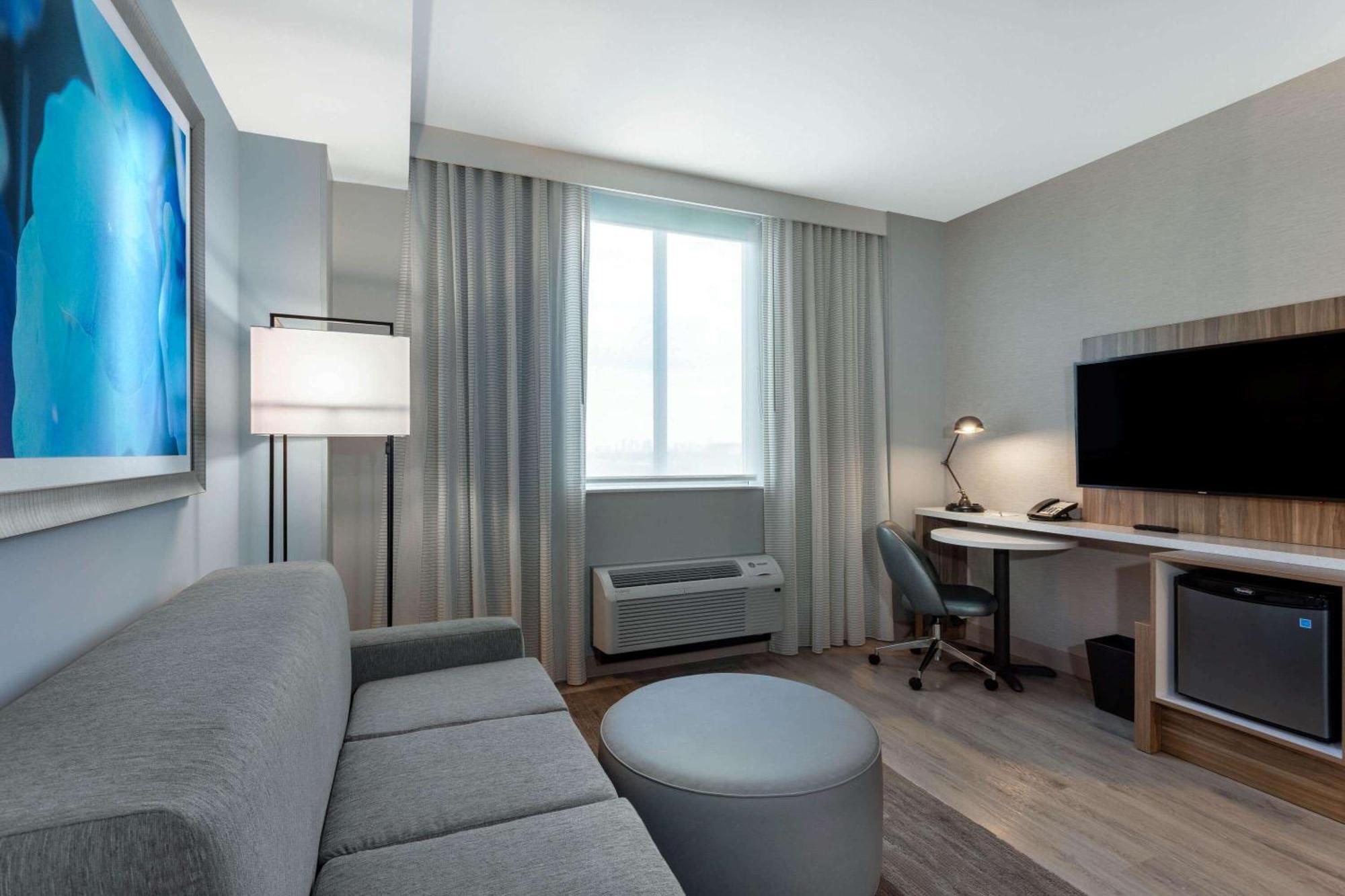 One-Bedroom King Suite Non-Smoking
