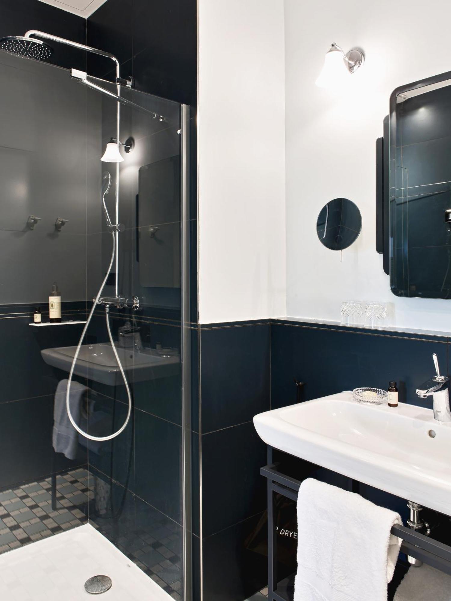 Double or Twin Room with Terrace - "Aubépine" - Maison Boileau-  39 rue Boileau,1285970227:JPEG