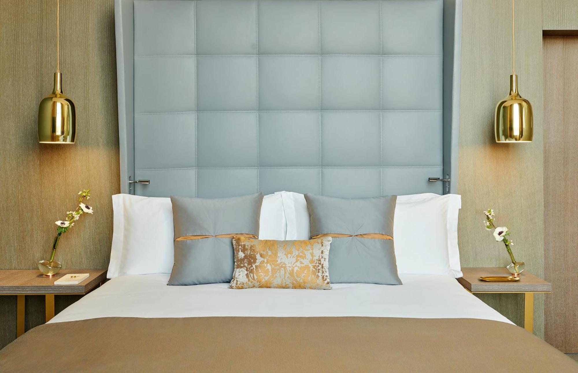 Quarto clássico com cama king-size e vista do jardim - Acesso para pessoas com deficiência