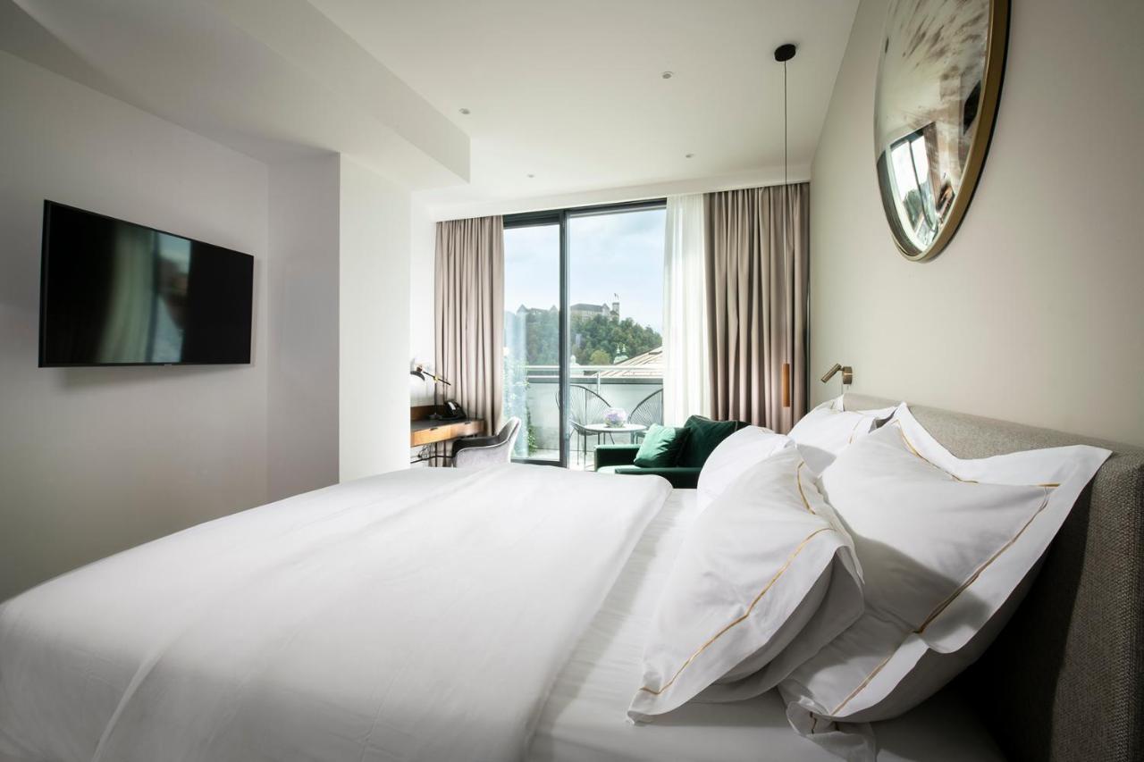 Deluxe Double Room with Terrace and Castle View