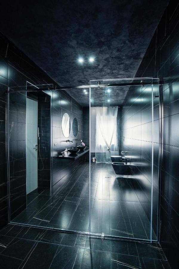 King Suite Spa Bath
