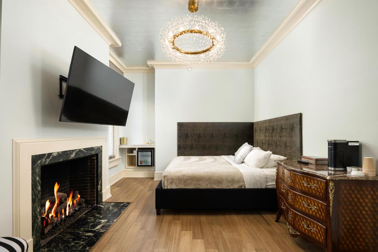 King Suite with Fireplace,1297382815:JPEG